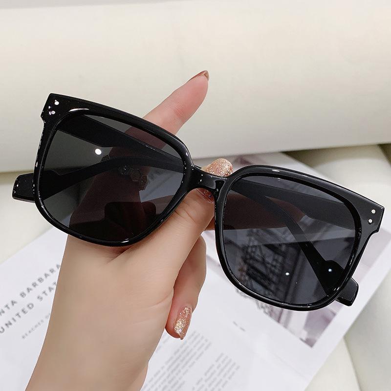 2025 Retro Square Frame Unisex Sunglasses – Trendy Fashion with Rice Nail Accent
