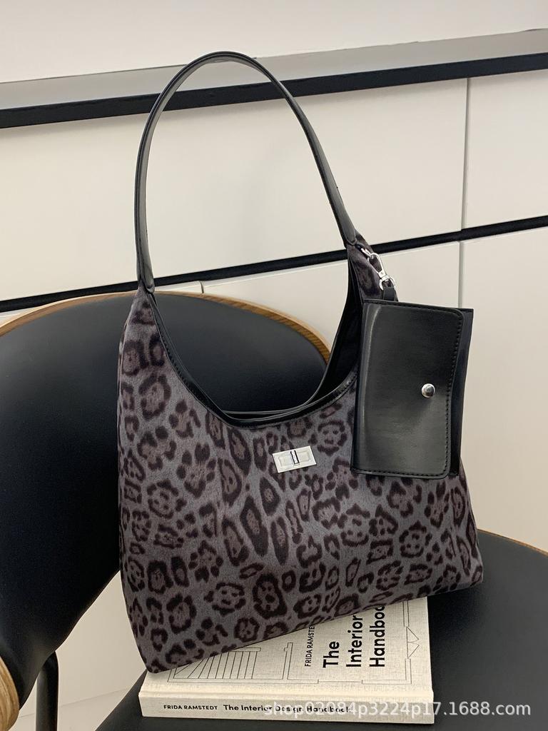 2025 New Retro Leopard Print Premium Sense Large Capacity Underarm Bag Casual Commuter Tote Bag Shoulder Bag