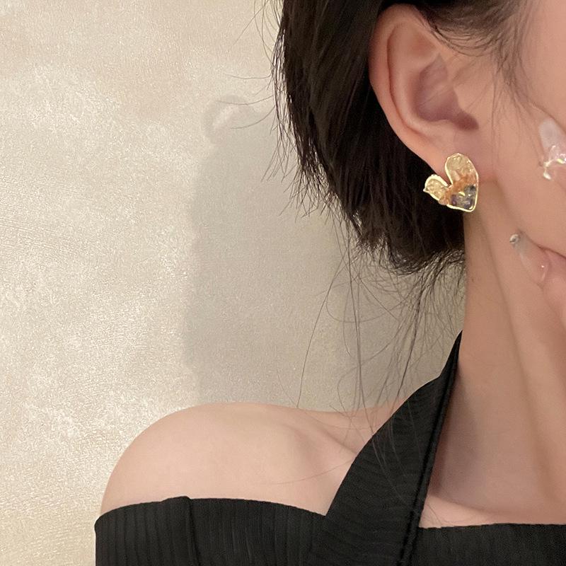 2023 Trendy S925 Silver Love Heart Gradient Crystal Earrings – Versatile & Fashionable