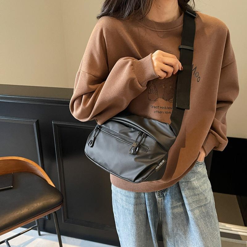 New Men's Bag Messenger Bag Niche Design 2025 Spring Commuting Large Capacity Shoulder Bag Simple Outdoor Small Square Bag