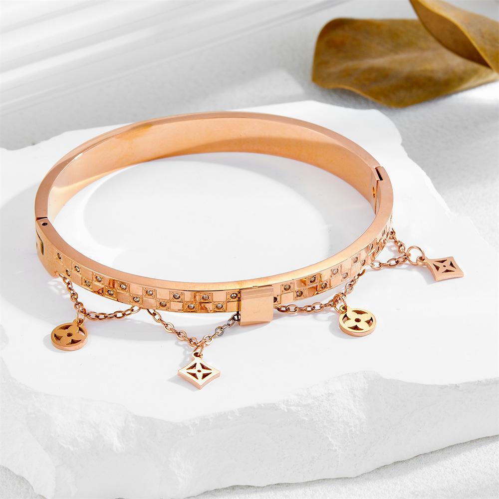 2026 European and American Simple Ins Style High-end Sense Four-leaf Flower Chain Buckle Bracelet Bracelet Light Luxury Temperament