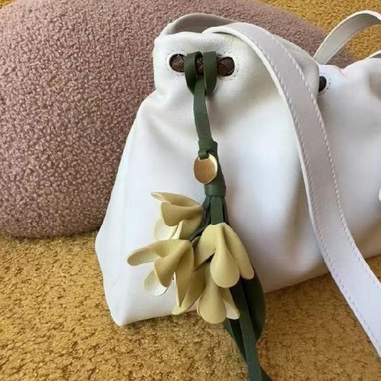 Stylový kožený klíčenka Zlatý květ Osmanthu Dekorace interiéru auta Moderní inspirováno Čínou Lehká klíčenka