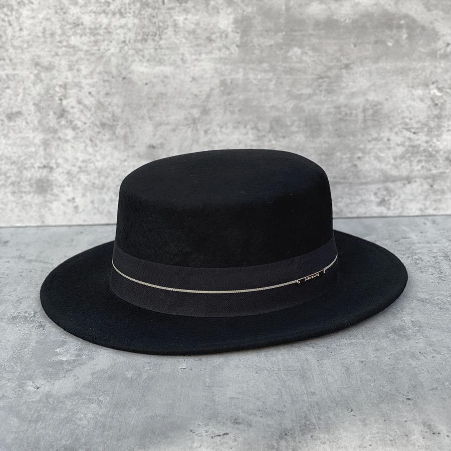 Simple And Fashionable Sticker, White Wool Woolen Flat Hat, Women'S Autumn And Winter Travel, Elegant Retro Wide-Brimmed Top Hat Shows Small Face
