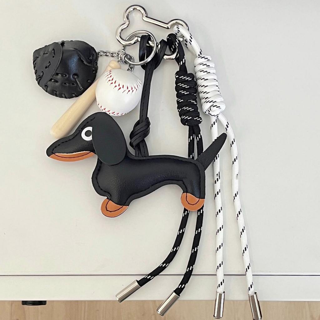 Vintage Dachshund Dog Keychain Unique Styles Sturdy PU Materials Elkegant Charm for Bag and Keys Decoration Daily Use