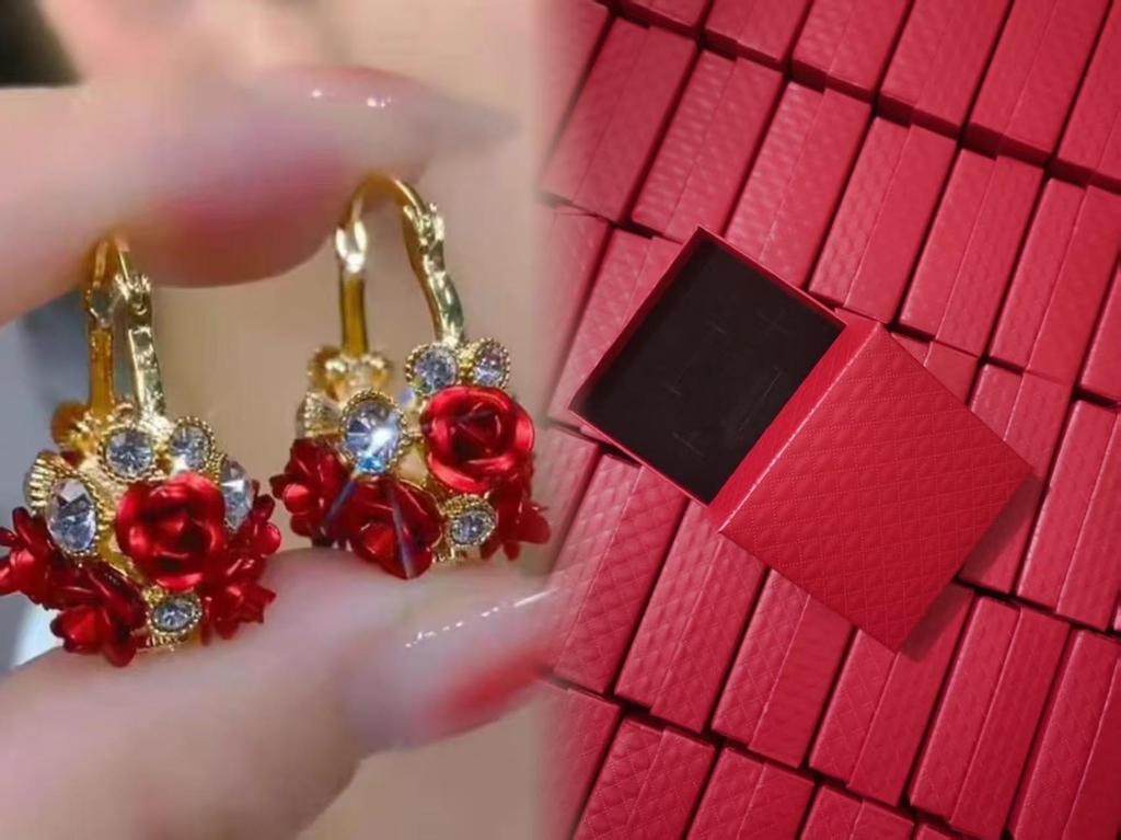 Kolczyki w kształcie koszyka z czerwonymi różami: Eleganckie, Luksusowe, Stylowe Kolczyki dla Kobiet.
