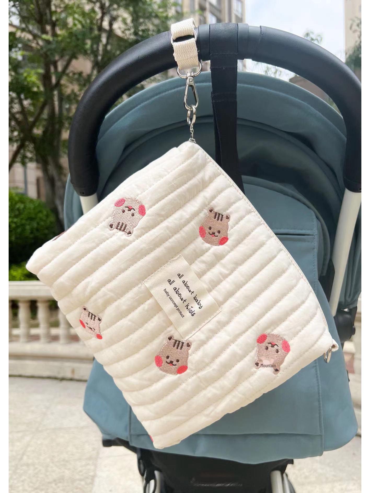 

Вишита бавовняна сумка для пелюшок на блискавці для коляски 25cm x 17cm x 10cm