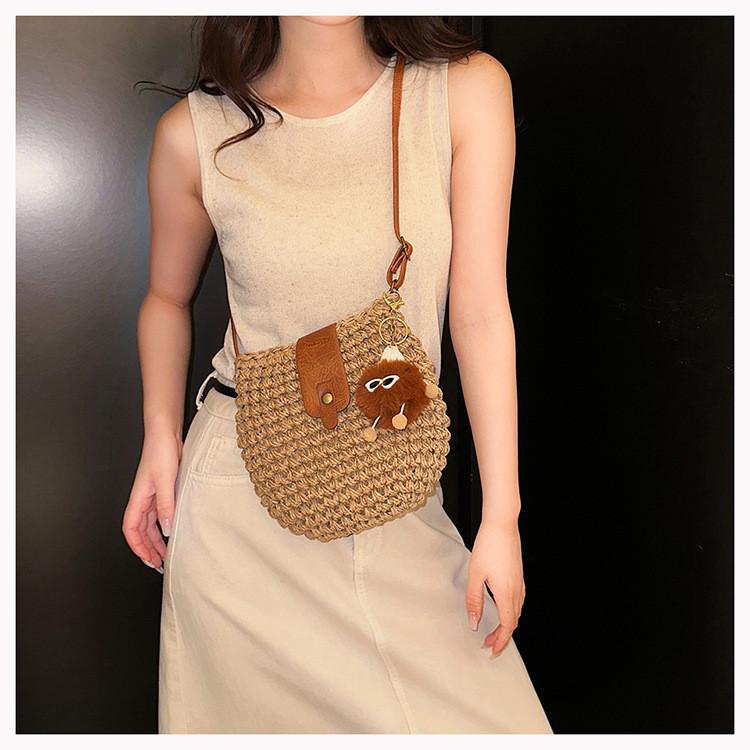 Ielgy Woven Straw Bag Niche Design Fashion Seaside Beach Mobile Phone Bag Shoulder Crossbody Female Bag