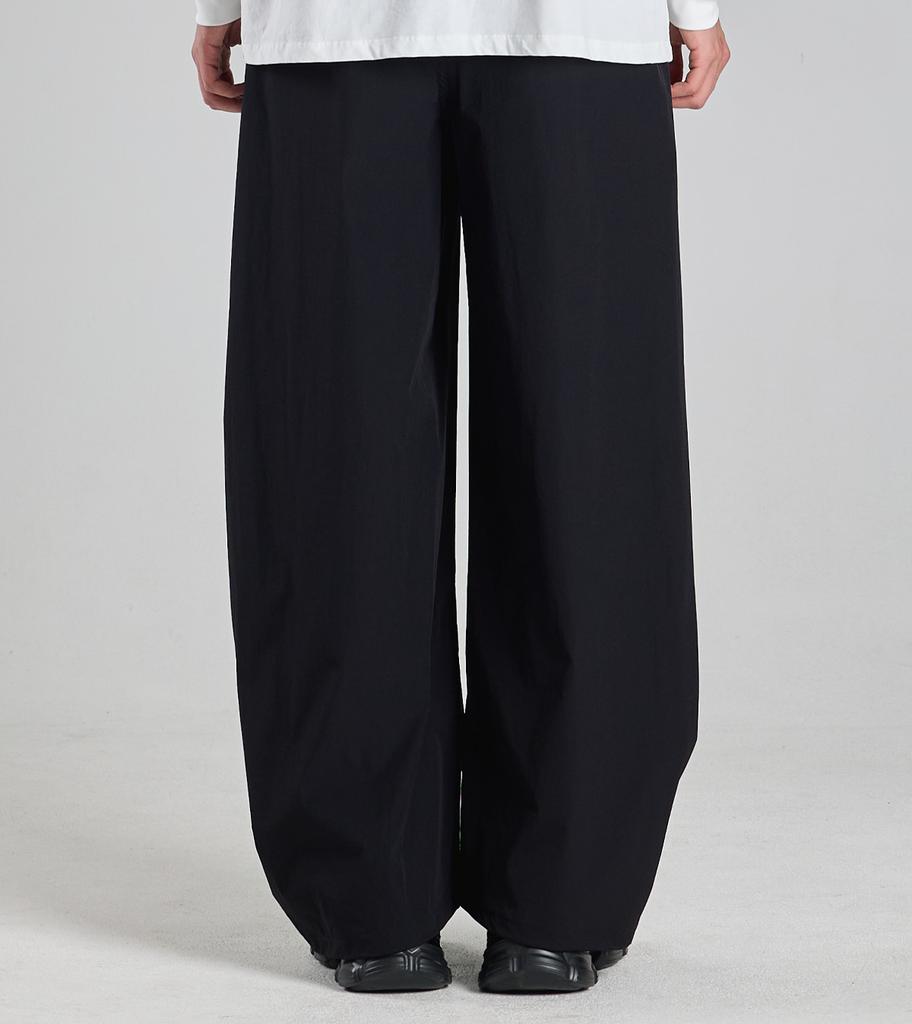 Beoteunseoul Nylon Curved Relax String Pants (Black)