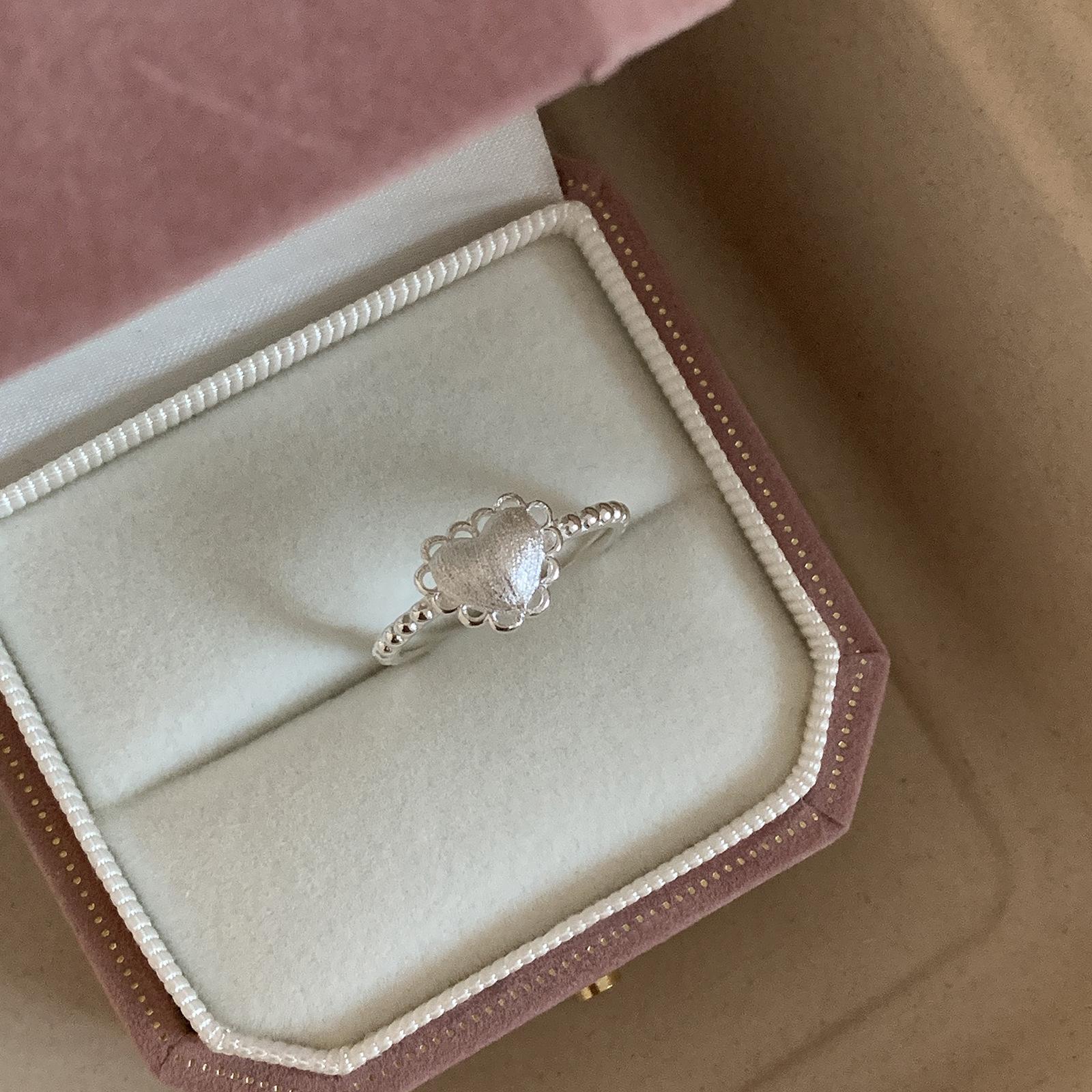 

Quality Premium Adjustable Heart Shaped Ring In Silver With Lace Detailing For Women J5851