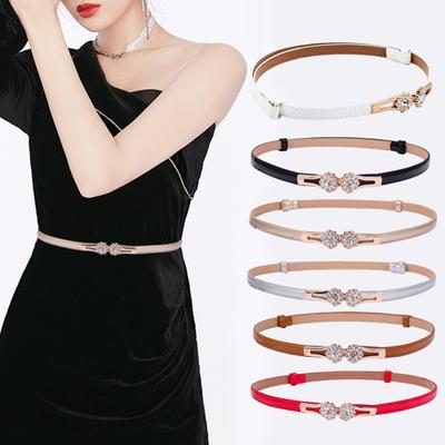 Exquisiter Taillengürtel aus Kunstleder, glatte Oberfläche, glänzende Strass-Schnalle in Blumenform, für Damen, Taillengurt