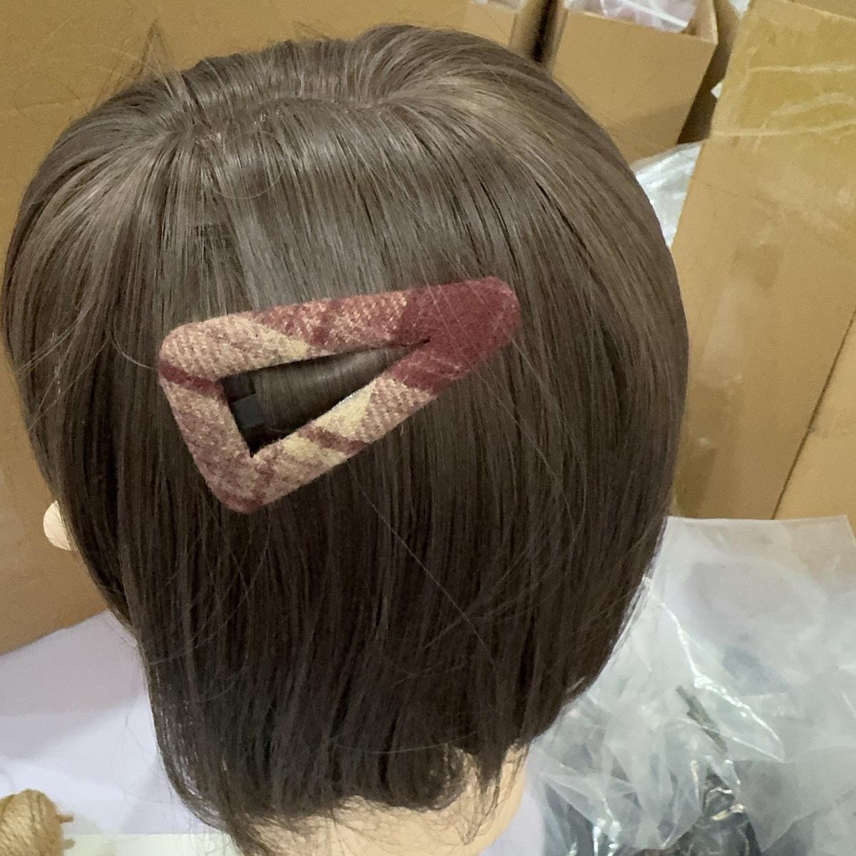 

Blue-Gray Plaid Fashion Hair Clip: Versatile Shark Clip for Sweet Updos & Bangs