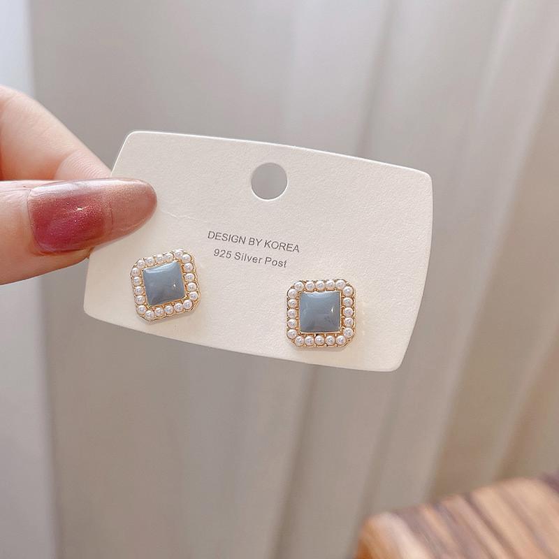 

Blue Enamel Women‘s Stud Earrings Imitation Pearl Beads Side Square Small Earrings Korean Fashion Retro Ear Accessories
