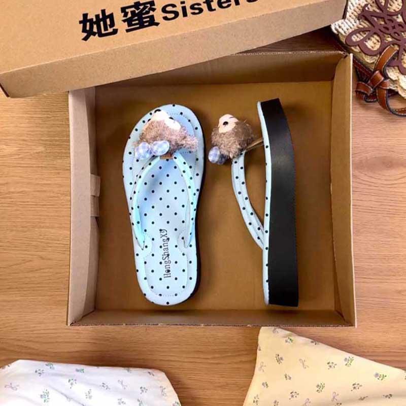 Cute cartoon flip-flops women's summer wear 2025 new fashionable versatile non-slip slope and beach pinch sandals