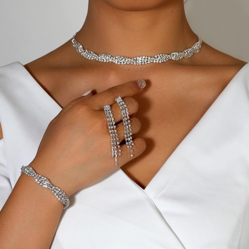 2025 Новый элегантный комплект серебряных украшений: Ожерелье с кисточками в форме капли и кристаллами