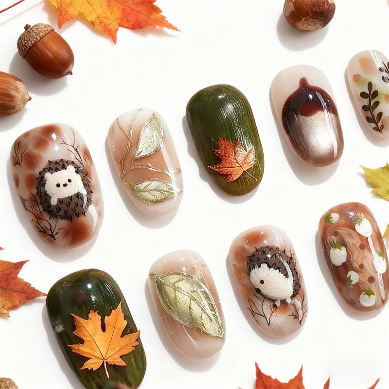 30-Piece Gilded Maple Leaf Nail Tips: 3D Autumn/Winter Oval Design with Pine Cone & Hedgehog Accents