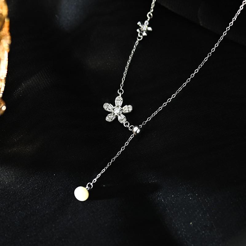 Floral Tassel Necklace, Sweet and Versatile, with A Girlish and Luxurious Feel, and A Niche Design for The Collarbone Chain