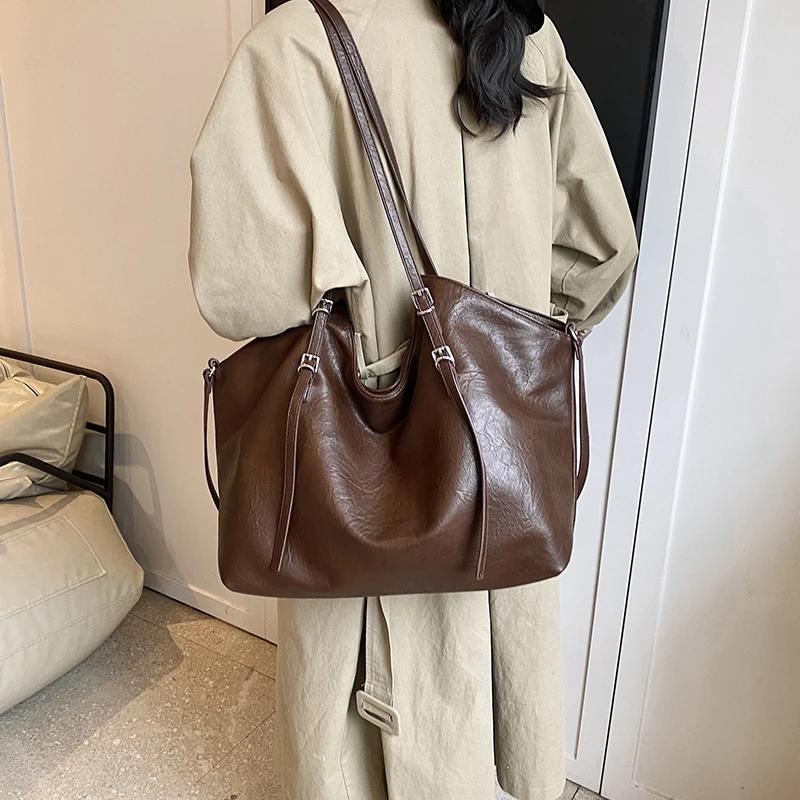 High Capacity PU Casual Bags for Ladies  Shoulder Hasp Bags  Zipper Interior Pocket  Versatile  High Quality