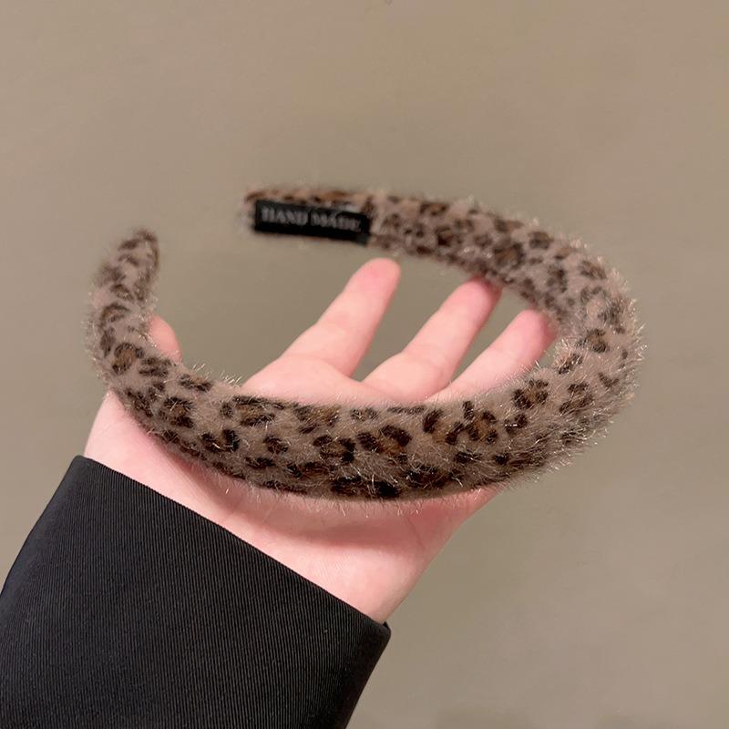 1pc Exquisite Fashion Leopard Print Plush Headband with Antique Style Wide Edge Headband Sweet Cool Girl Daily Styling Headwear