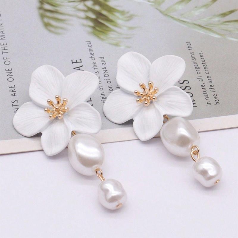 Elegant Baroque Imitation Pearl White Flower Drop Earrings For Women Dainty Dangle Earrings Banquet Party Jewelry Gift