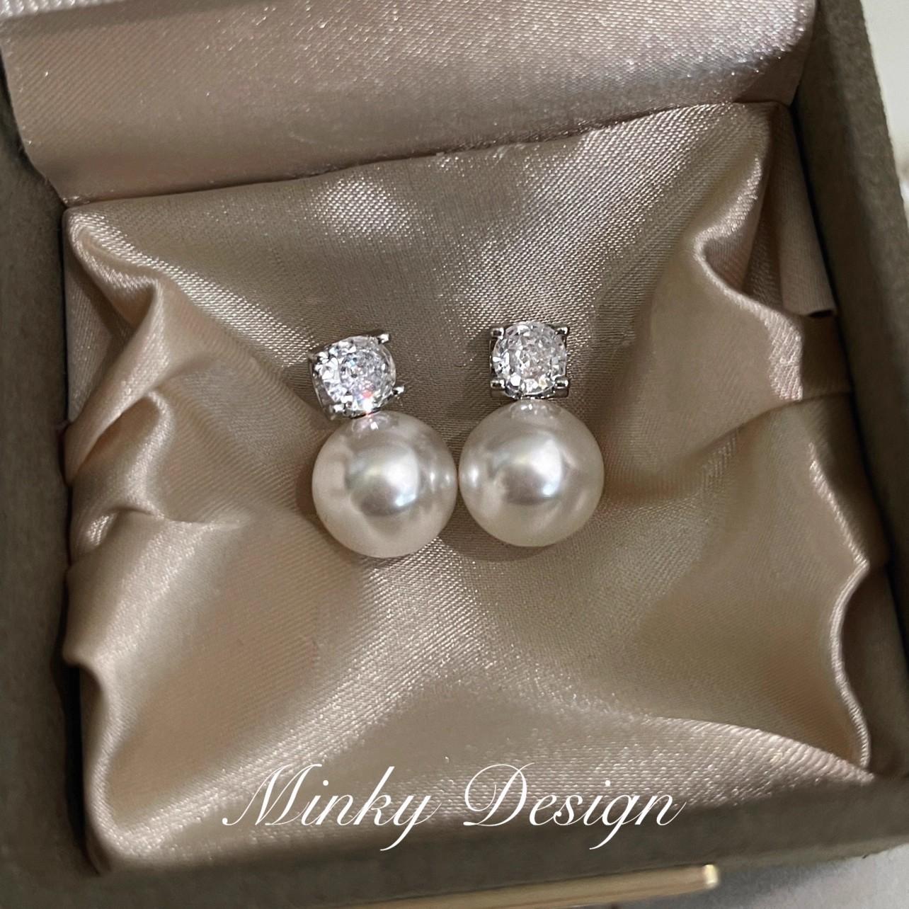 Korean Princess Diana Australian white pearl stud earrings women s light luxury niche high sense exquisite micro zircon earrings Internet