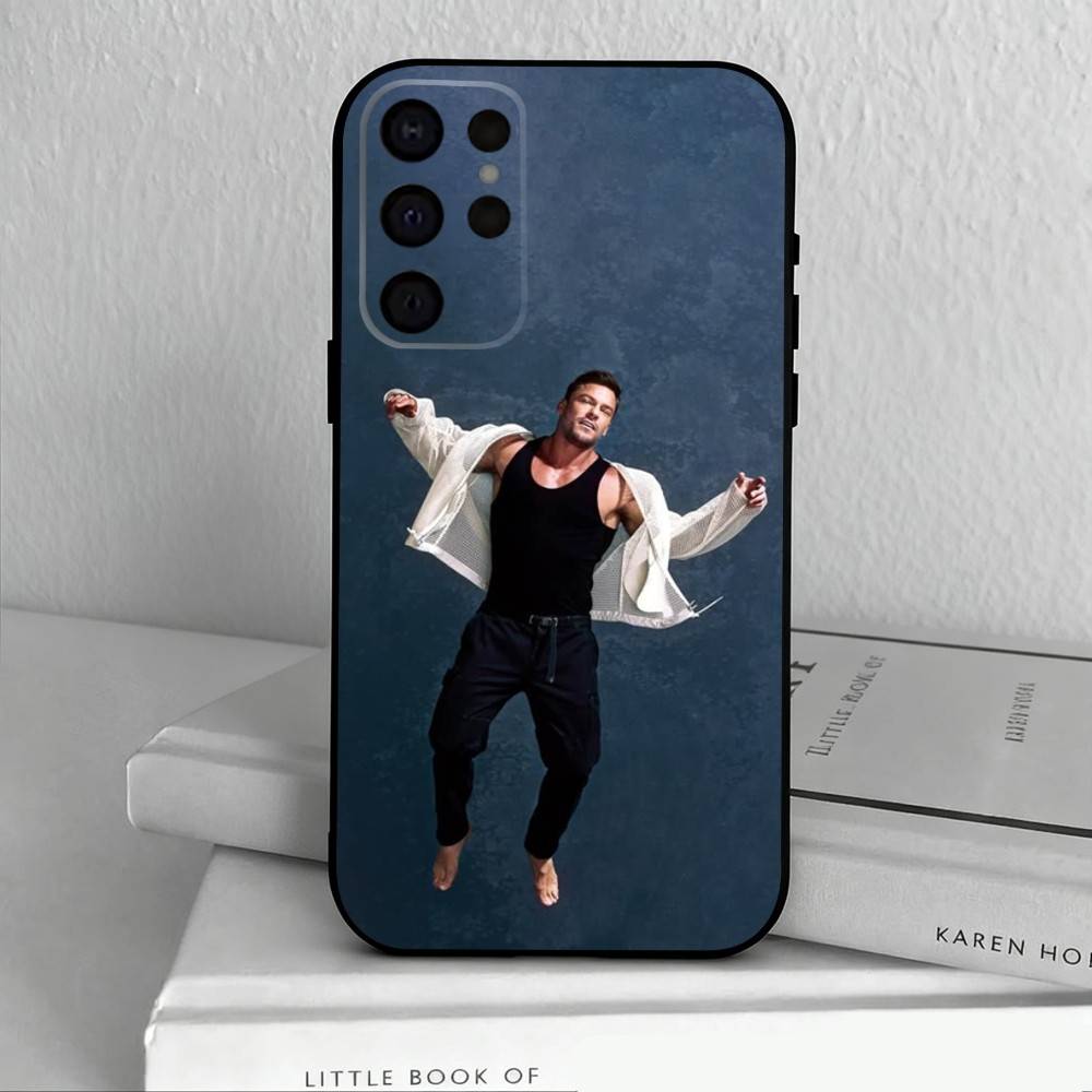 Alan Ritchson Actor  Phone Case For Samsung S25,24,23,22,30,21,10,9,Ultra,Plus,Lite,FE,4,5 G Soft Black Case
