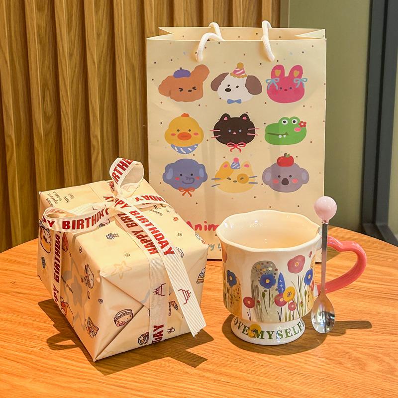 Hochwertige florale Keramiktasse, Nischendesign Keramik-Trinkbecher, Geburtstagsgeschenk für Mädchen