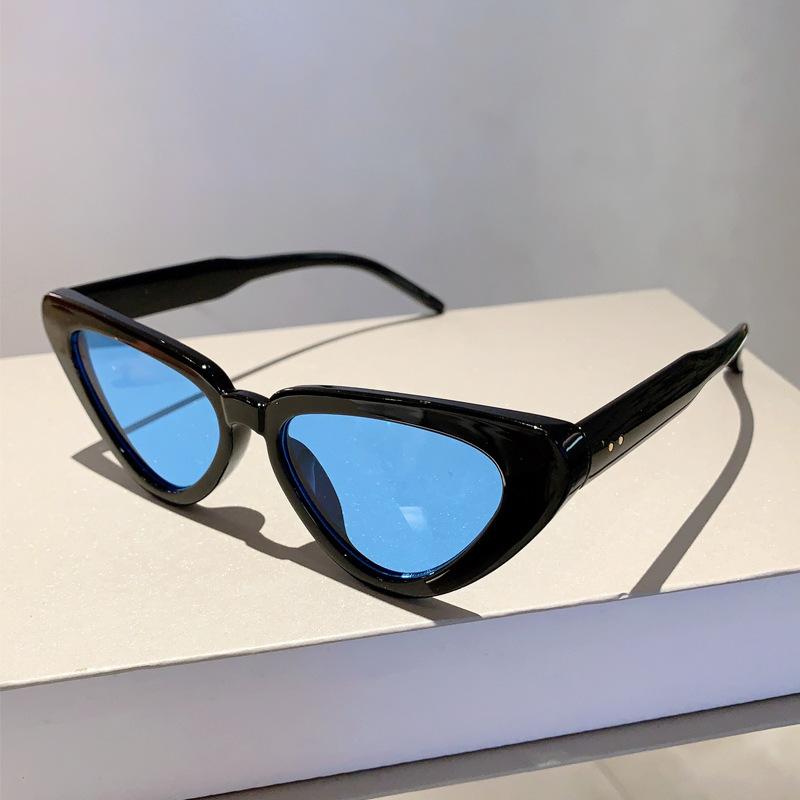 Vintage Brand Designer Triangle Cat Eye Sunglasses Women Sun Glasses For Men Trend Punk Fashion Luxury Rivet Sexy Ladies Shades