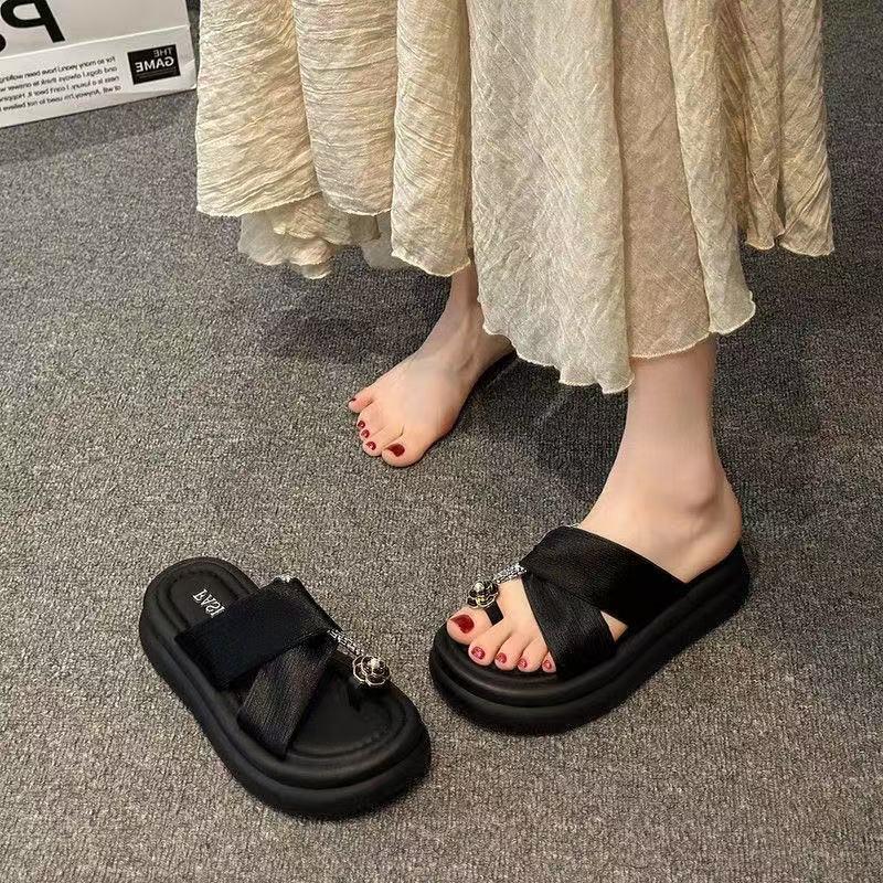 

Summer 2025 Women s Camellia Toe-Loop Sandals: Exquisite Thick-Soled Outdoor Beach Slippers 39