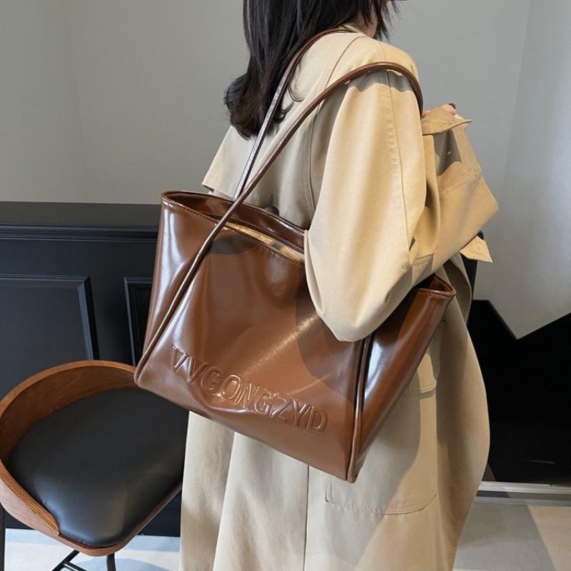 Large-capacity bag women's autumn and winter retro versatile new simple shoulder bag fashionable commuter tote bag