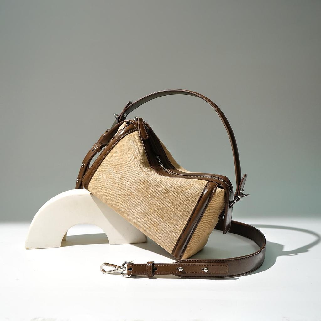 2025 Simple Textured Cowhide Boston Crossbody Bag with Niche Design