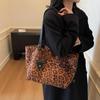 Large Capacity Casual Leopard Print Bag Women's Autumn and Winter Fashion Retro Shoulder Bag Commuter Tote Bag