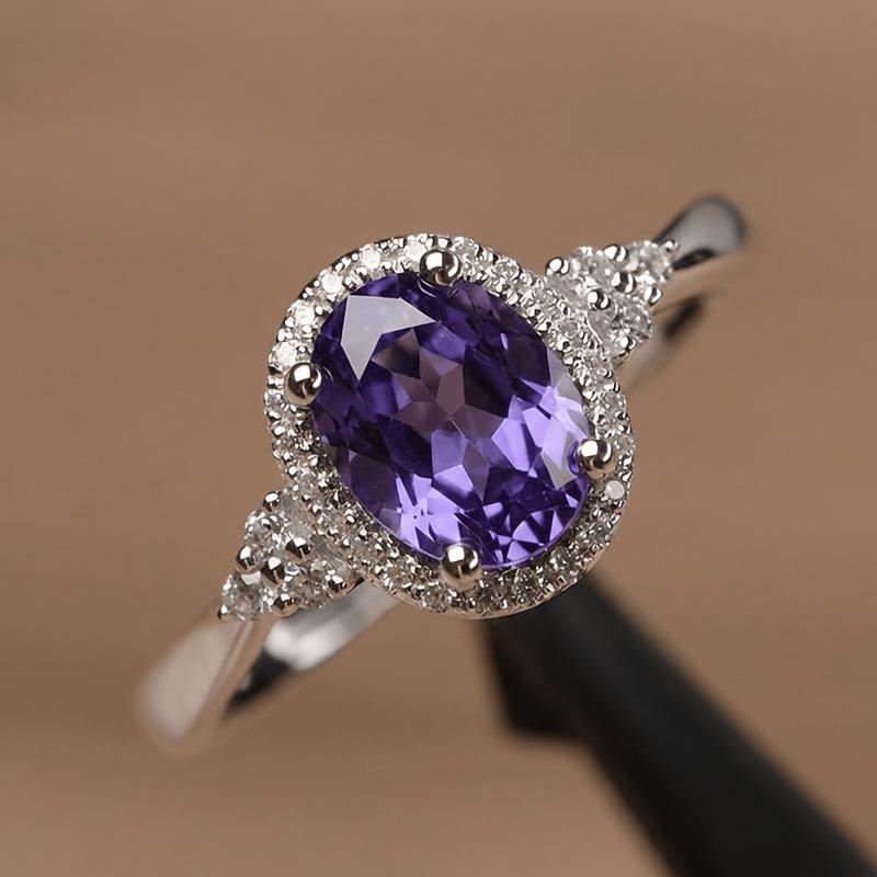 Elegant Oval-shaped Women's Engagement Ring, Elegantly Inlaid with Sparkling and Charming Purple Synthetic Zirconia, Designed As a Luxurious and