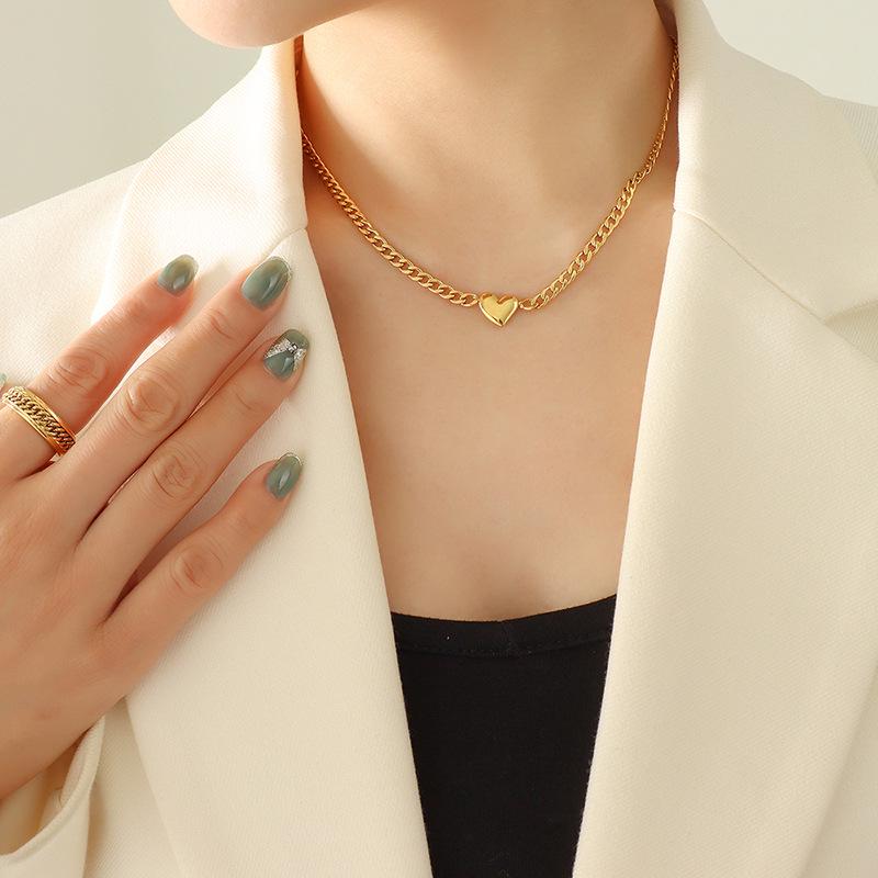 18K Gold Clavicle Chain Pendant Necklace - Trendy European & American Titanium Steel Jewelry for Women