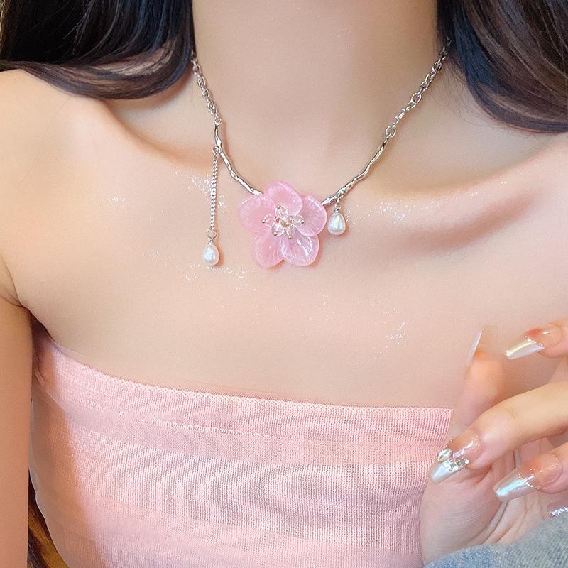 Romantic Niche Pink Sweet Flower Collarbone Chain Versatile Temperament Necklace Women Pearl Fringe Collarbone Chain