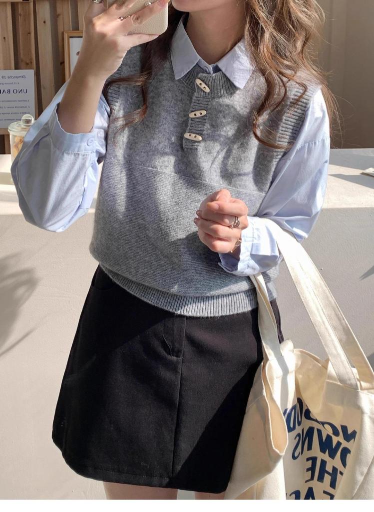 Korean Sweet Round Neck Knit Wool Vest with Horn Buttons for Women - 2026 Autumn/Winter Collection