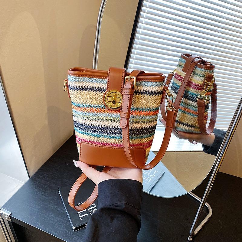 

Плетеная сумка-ведро новая летняя универсальная на плечо через плечо женская нишевая цепочка сумка для мобильного телефона женская сумка