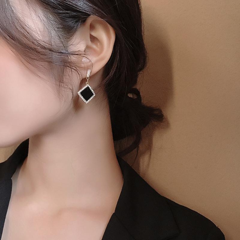 Nové trendy čtvercové náušnice s temperamentem, osobností a všestrannými náušnicemi