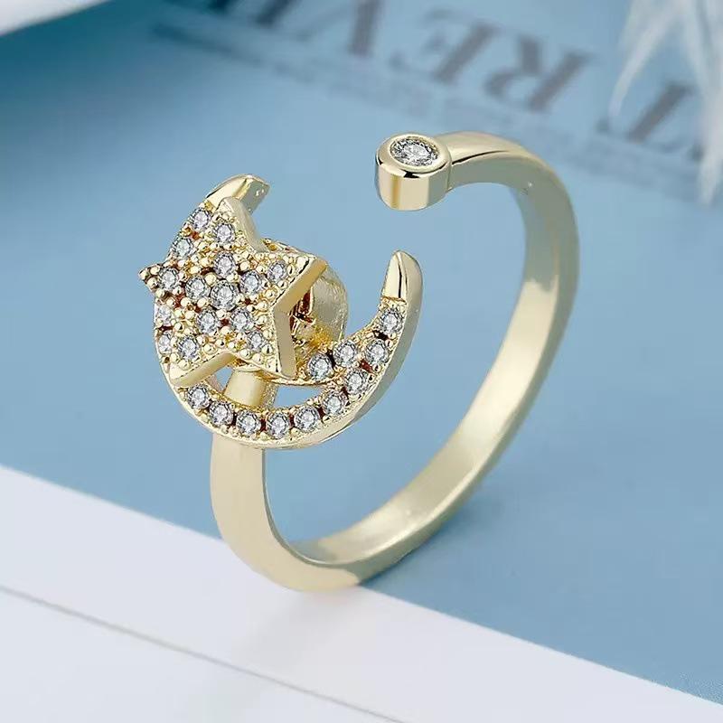 Women's Niche Rotatable Ring: Fashionable, Trendy, and Luxurious