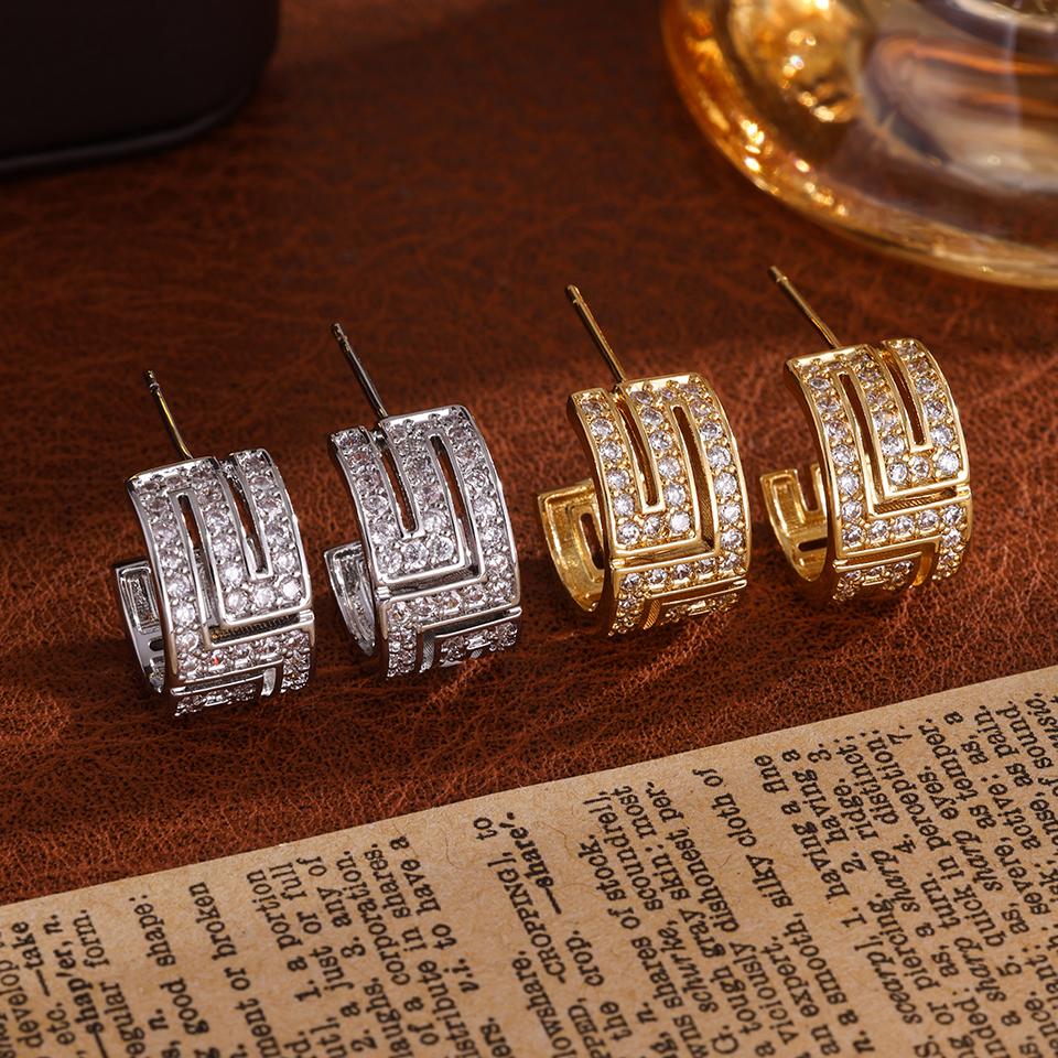 ZAKOL New Niche Design Hollow Geometric CC Shaped Earrings Shiny Zircon Crystal Luxury Brand Earring Party Accessories