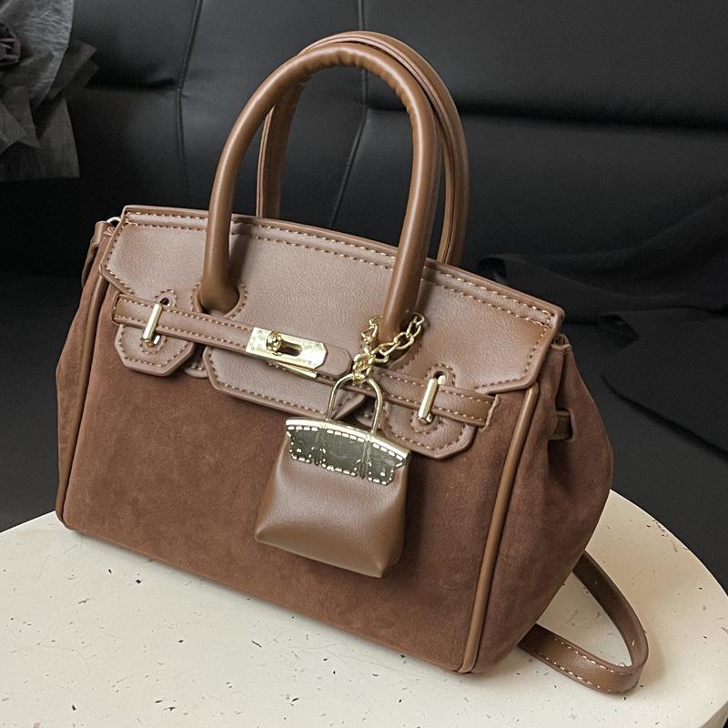 Retro Bag Women's Large Capacity 2025 New Autumn and Winter Versatile Niche Design Messenger Bag Portable Commuter Tote Bag