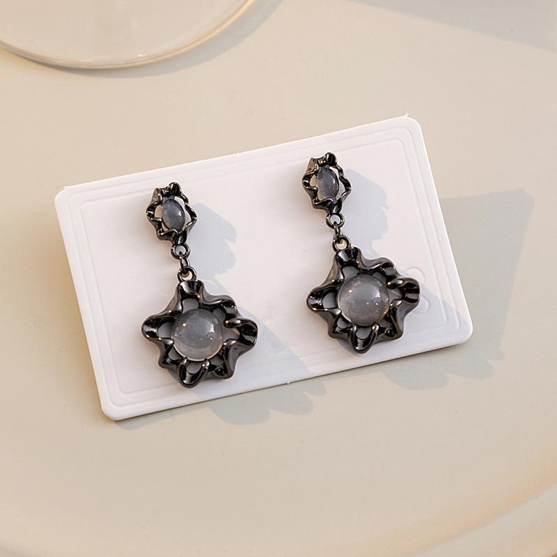 Простые неправильные полые серьги, Высококачественные серьги геометрической формы, темные плиссированные серьги для женщин