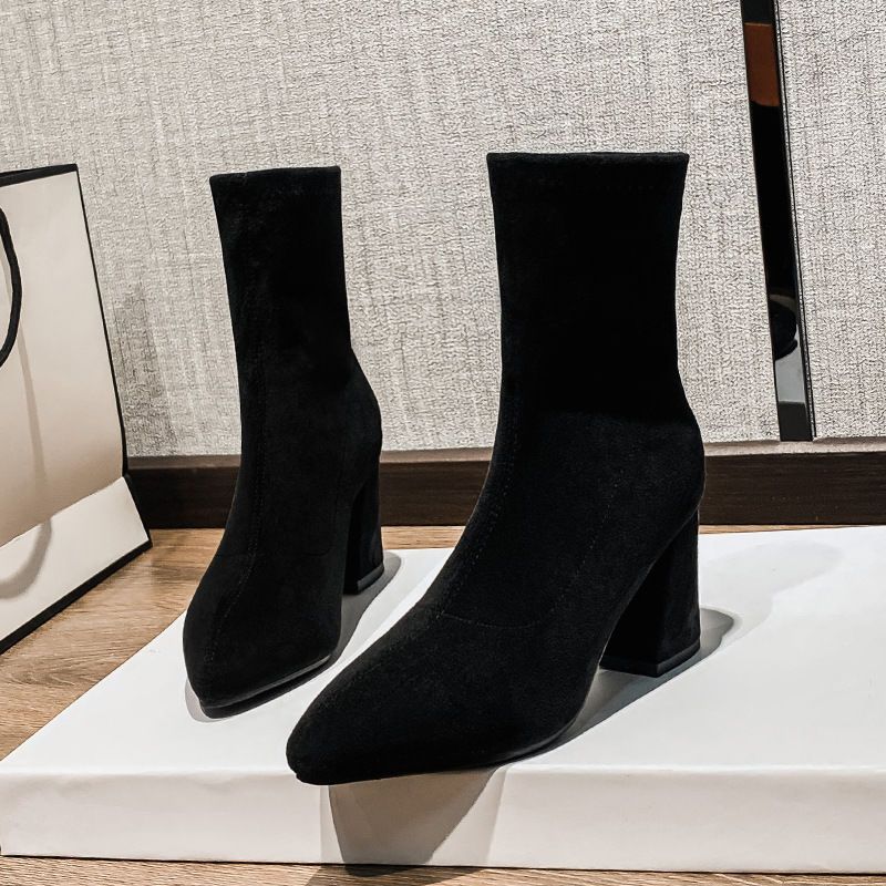 Bottes courtes pour femmes 2025 printemps et automne nouvelles bottes simples version coréenne polyvalentes pointues à talon épais daim noir bottines Martin bottes fines