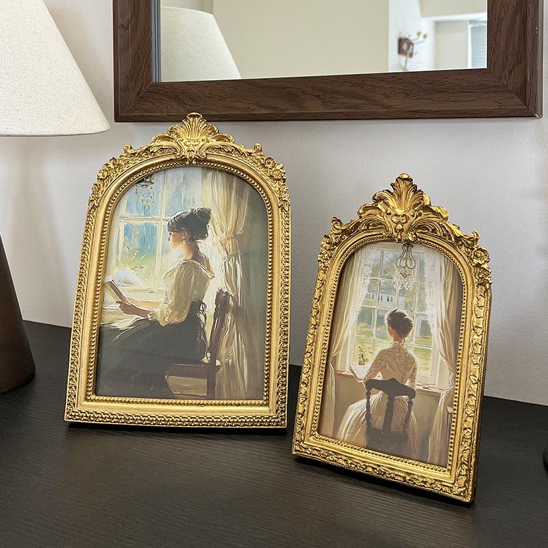 Vintage Arch Shaped Photo Frame Gold Carved Embossed Resin Picture Frame Home Office Photo Display Tabletop Wall Hanging Decor