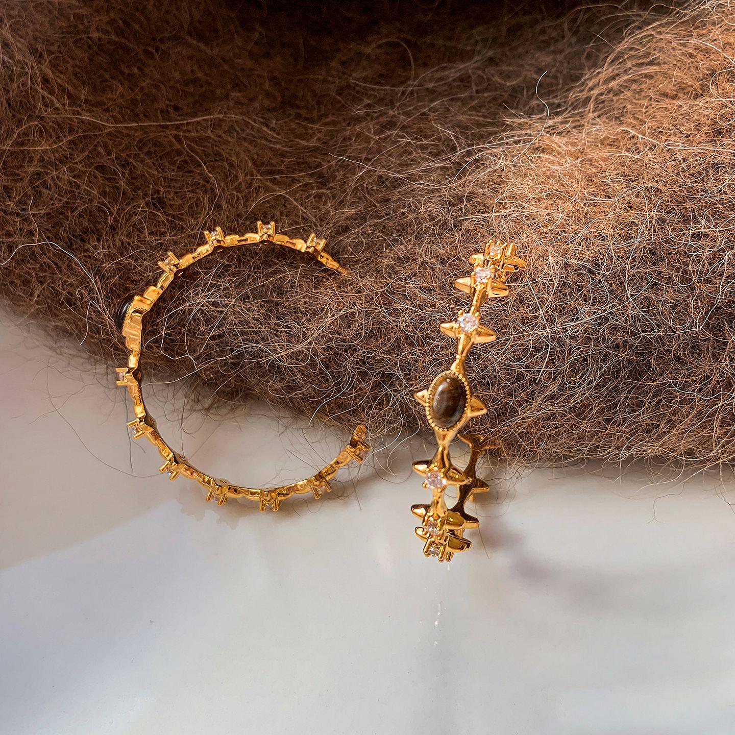 

18k Gold Plated Tiger Eye Zircon Pearl C-Shaped Luxury Niche Earrings