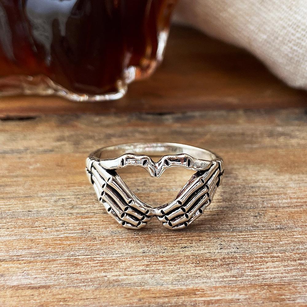 Retro Punk Style Devil Finger Ring for Men and Women – Antique Silver