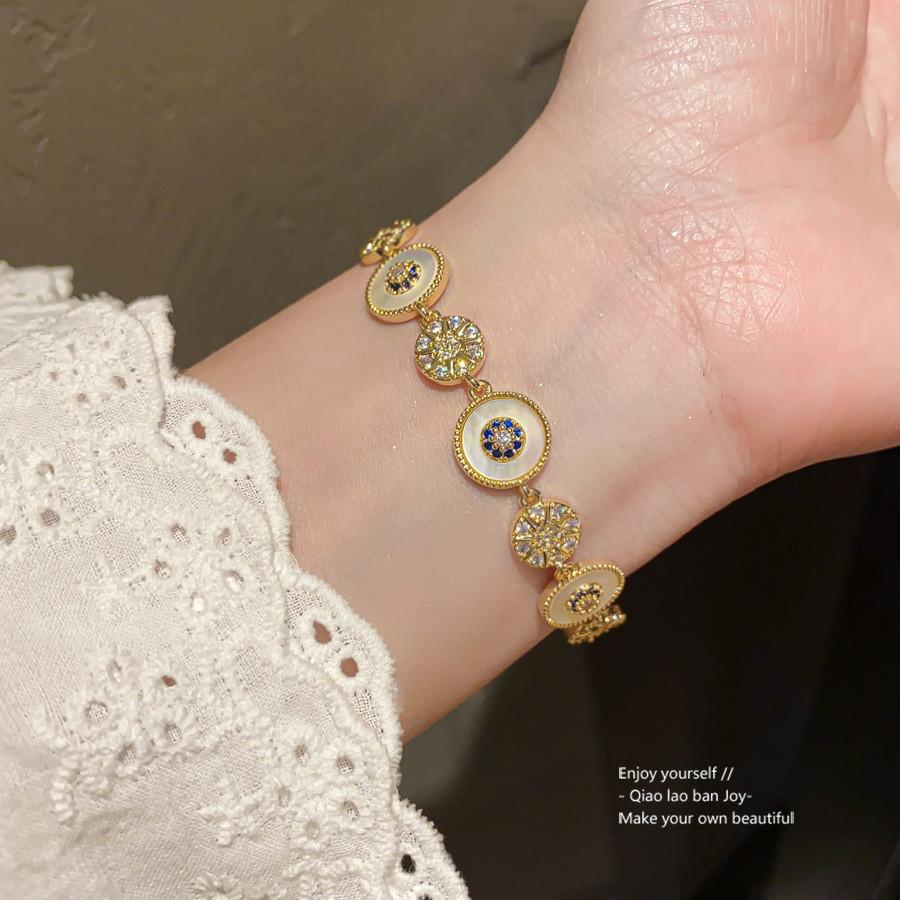 Vintage Geometric Zircon Pearl Bracelet With Luxurious French Court Style For Women