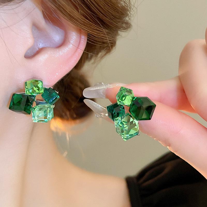 Vintage Green Geometric Rhombus Round Earrings Women Fashion Rhinestone Stud Earrings for Party Wedding Jewelry Accessories