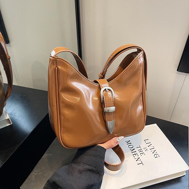 Модные женские сумки через плечо — фото 7