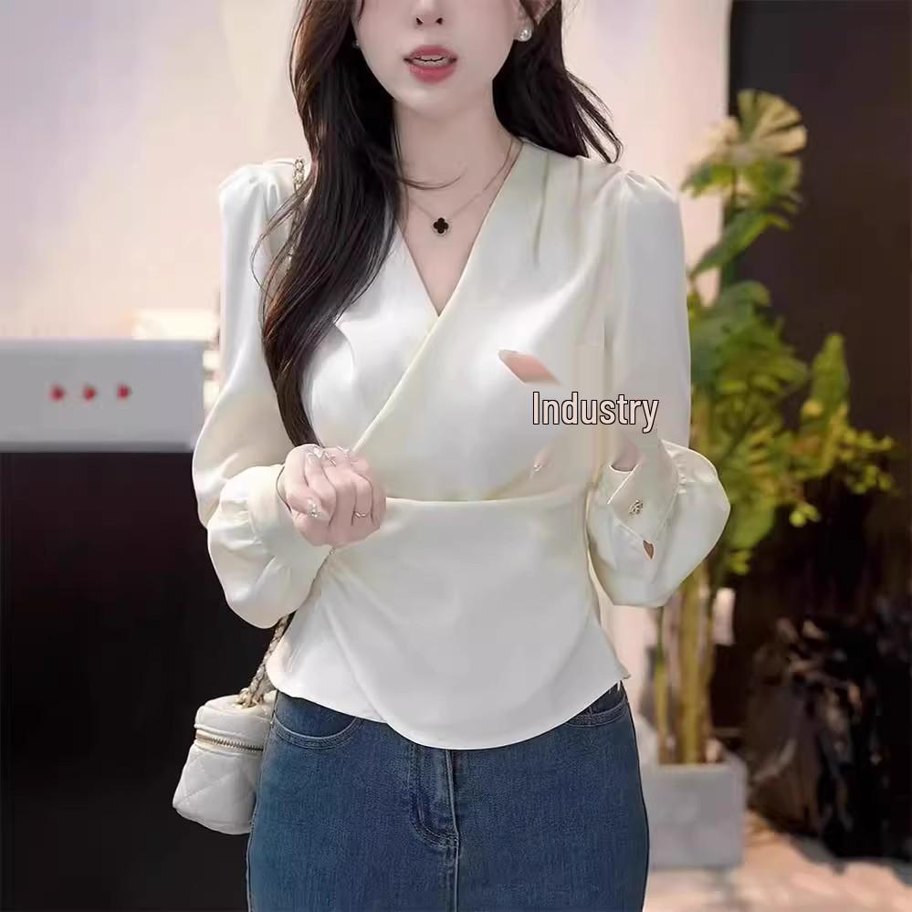 

Элегантный топ из французского атласного шелка для женщин – стиль Весна 2025, больших размеров и стройнящий, идеально подходит для круглых лиц. 2XL (135-150 jin recommended) абрикосовый