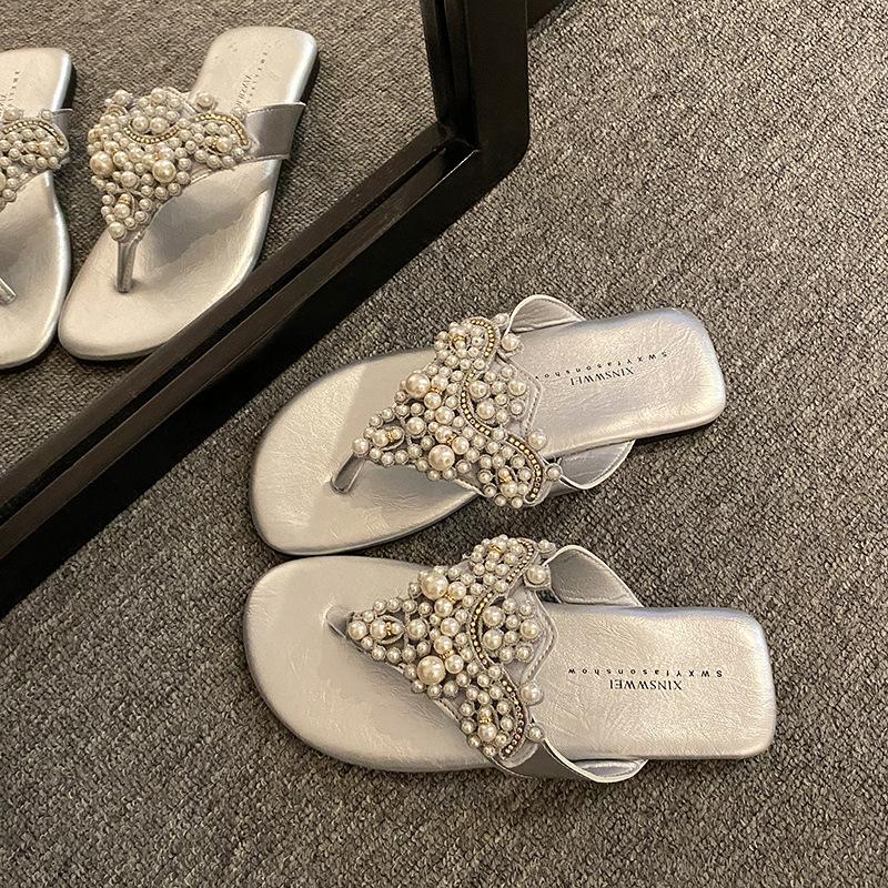

2025 summer new pearl flat bottom fashion flip-flops women s flip-flops soft bottom wear cool slippers 40 серебряный